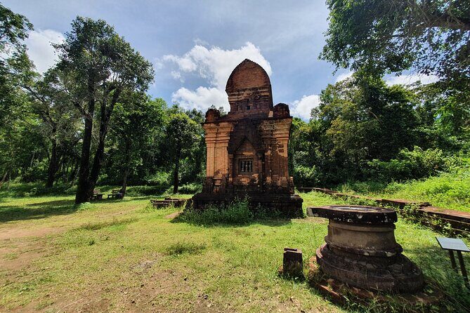 A Private Full Day Tour to My Son Sanctuary & Marble Moutains - Stop 5: Linh Ung Pagoda and the Goddess of Mercy statue