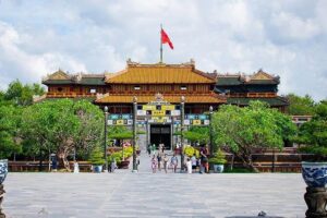 All must-see places Hue City, Hai Van Pass from Hoi An Group Tour - Inside Hue Imperial City: from Noon Gate to Thai Hoa Palace