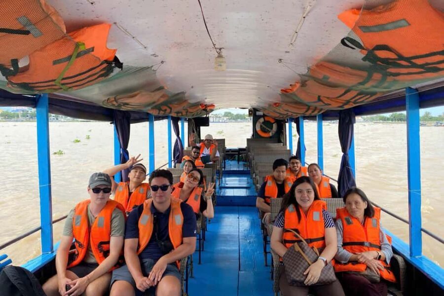 Authentic Mekong Delta: Tuk Tuk, Rowing Boat, Biking Tour - The traditional lunch: where the day settles