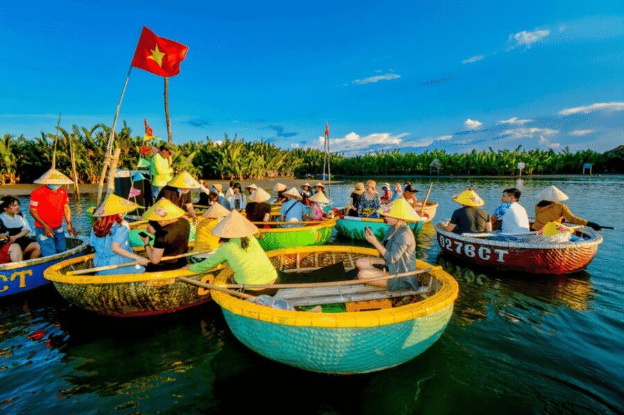 Cam Thanh: Coconut Basket Boat and Enjoy Free Coconut Ticket - The free coconut drink and the “small comfort” effect