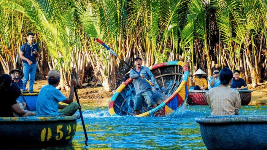 Cam Thanh: Coconut Basket Boat and Enjoy Free Coconut Ticket - Meeting at the ticketing counter: how to keep the day smooth