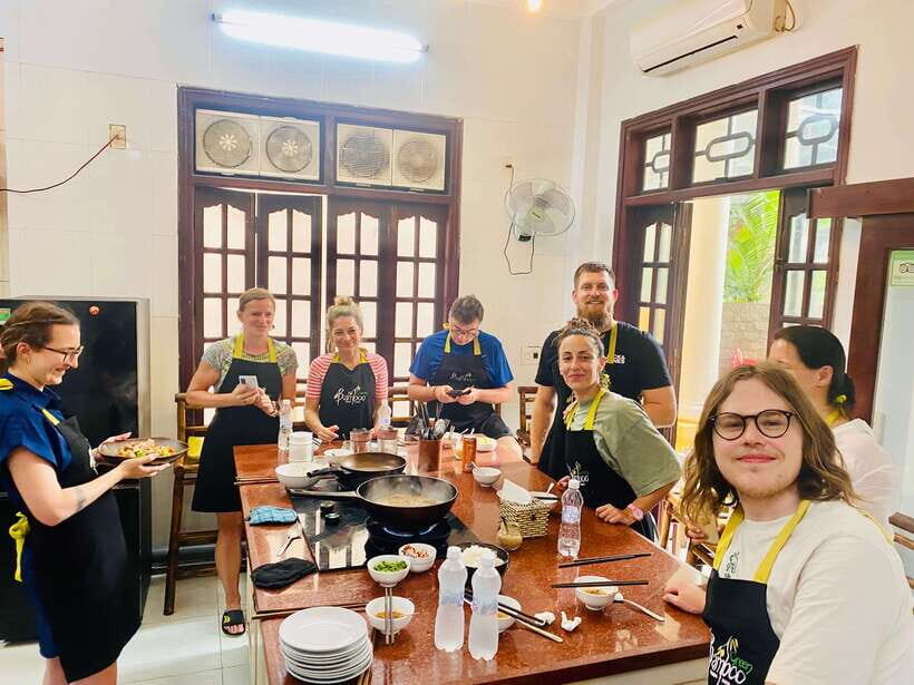 Cooking Class at Green Bamboo - The shared meal: why you should taste lightly at the start