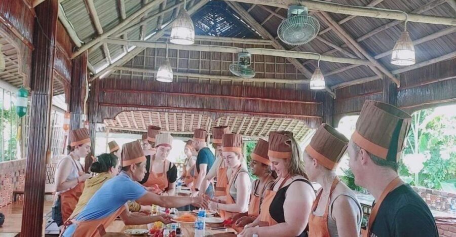 Cooking Class w Phở and Market & Basket Boat Ride in Hoi An - Key points at a glance