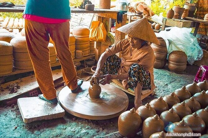 Experience Making Pottery with Craftsmen in Thanh Ha - Xuan My Communal House and Nam Dieu Temple: heritage time on your own