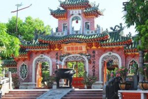 Explore Highlights Hoi An by Walking - Entering the Hoi An Central Market first