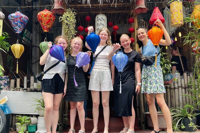 Express Hoi An Lantern Making Class-Foldable lanterns - Folding it for your bag: the practical souvenir win