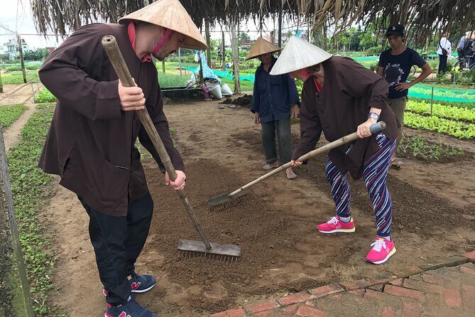 Gardening at Tra Que Vegetable Village and cooking class - Who should book this Tra Que cycling and cooking day