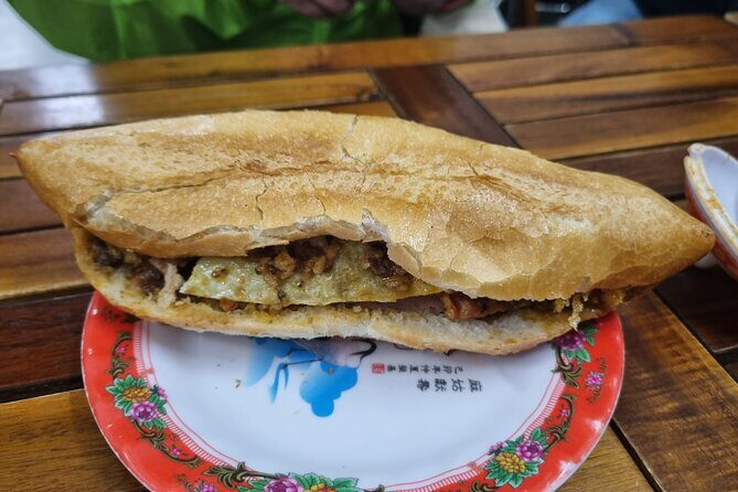 Half-day Private Street Food Tour in Hoi An - Stop 6: Vườn Xưa (Old Garden Restaurant) and White Rose plus Wonton
