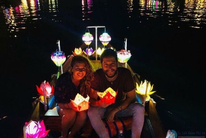 Hoai River Boat Trip by Night with Release Lantern - Hoai River Views: Seeing Hoi An From a Different Angle
