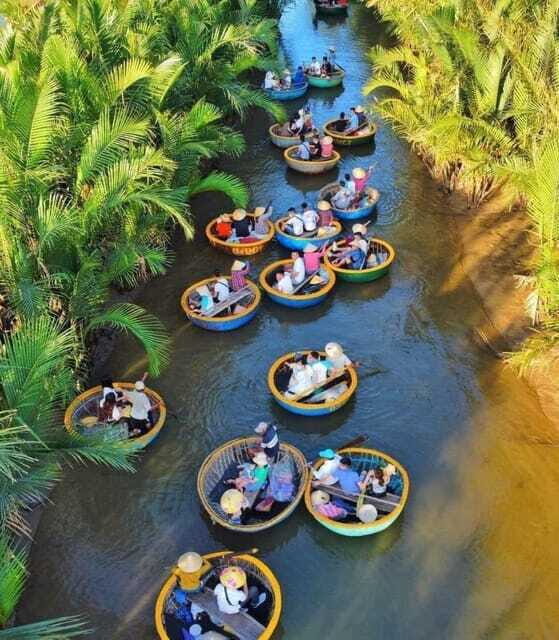Hoi An : Bamboo Basket Boat Tour and Transfer - Crab fishing: watching nets come back with results