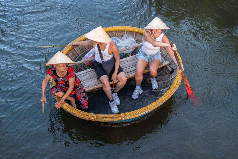 Hoi An: Basket Boat and fishing Crabs Tour - Net skills on the water: learning by watching and then trying