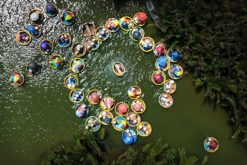 Hoi An: Basket Boat and fishing Crabs Tour - The entertainment factor: dancing, singing, and the host’s energy