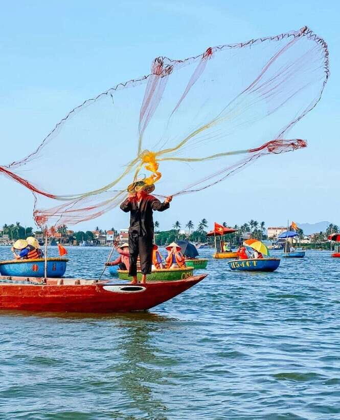 Hoi An: Basket Boat Ride in the BẢY MẪU Coconut Forest - Fishing net casting and crab fishing: when you can catch the best parts