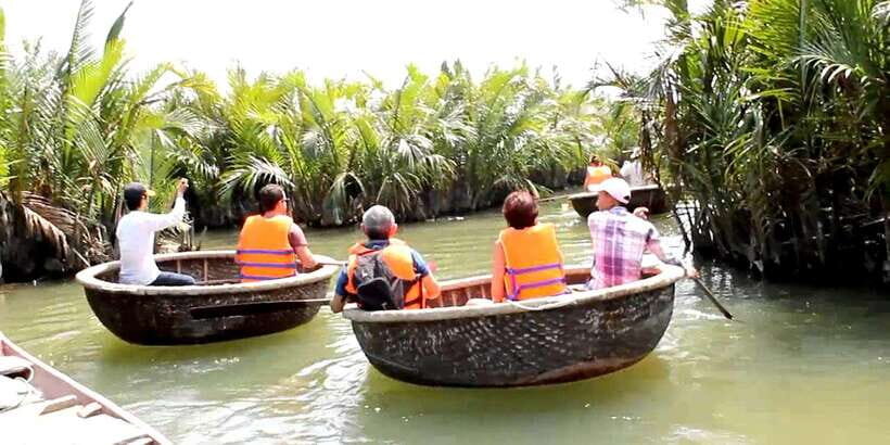 Hoi An: Basket Boat Tour by River Boat and Lantern Release - Cầu Ánh Trăng Thương Cảng: Sunset Views and a Breather