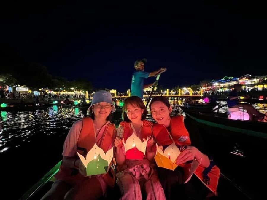 Hoi An: Boat Ride on Hoai River & Release the Flower Lantern - Why a Hoai River lantern boat is worth your evening