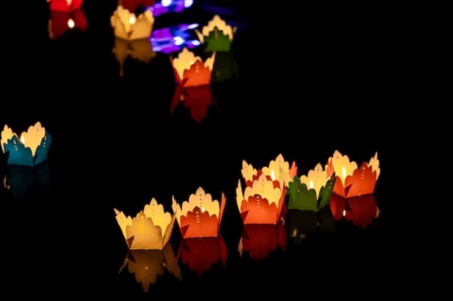 Hoi An: Boat Ride on Hoai River & Release the Flower Lantern - The 15-minute wooden-boat cruise and photo stop