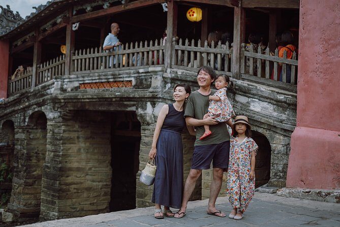 Hoi An City By Night And Release Paper Latern On Hoài river - Timing that works: 3:30 pm to night-market glow