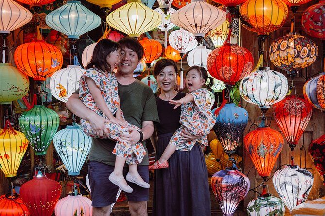 Hoi An City By Night And Release Paper Latern On Hoài river - The Thu Bon River sampan ride and Hoai lantern release