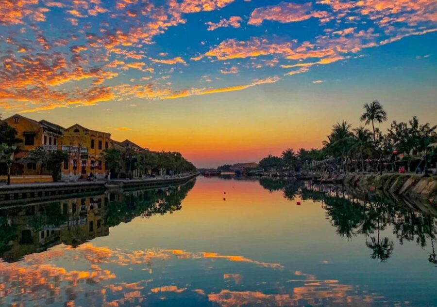 Hoi An: City Tour, Banh my and Coffee - The Old Town Walking Route: Covered Bridge, Assembly Halls, and Market Stops
