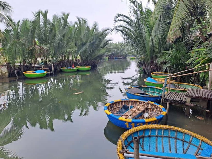Hoi An City tour -Basket boat ride in the Coconut forest - What the Boat Rowers and Local Performances Add to the Experience