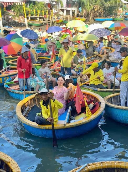 Hoi An: Coconut Basket Boat Ride & Hoi An Memories Live Show - The boat special performance: how the locals add energy
