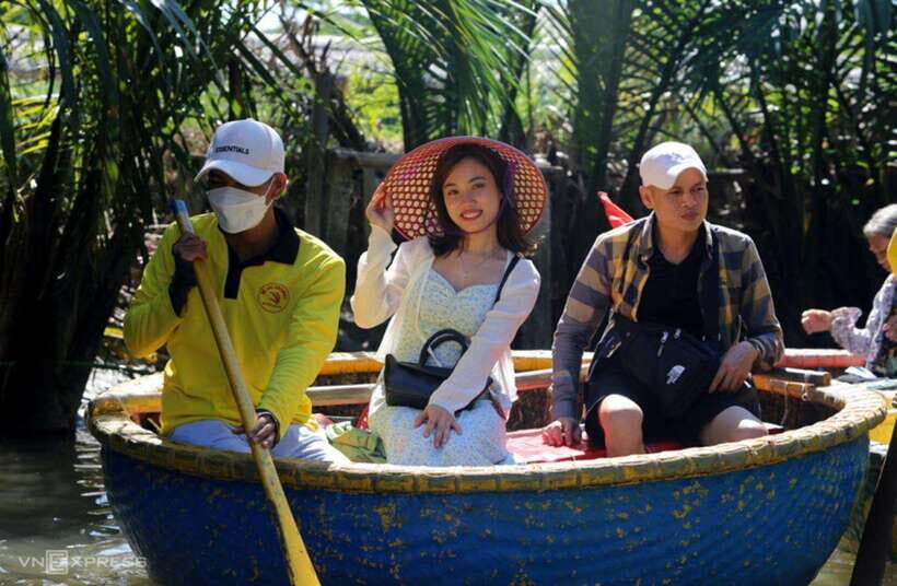 Hoi an : Coconut Boat & Hoi an Acient Town (Optional) - Night market time: what you should look for
