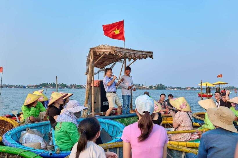 Hoi an : Coconut Boat & Hoi an Acient Town (Optional) - Flower lanterns in the water: small moment, big atmosphere