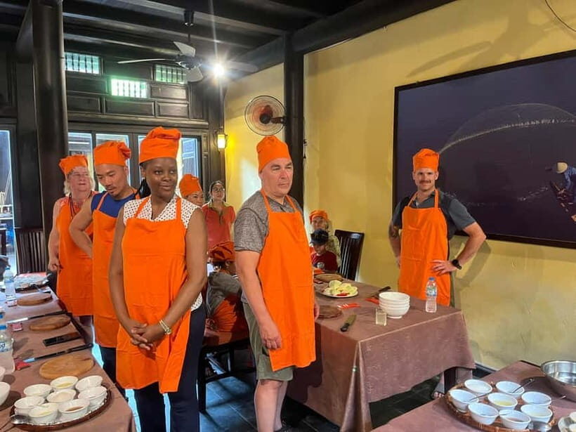 Hoi An: Cooking Class with Exploring Hoi An Market - Meeting at Otta Cuisine and starting with green tea