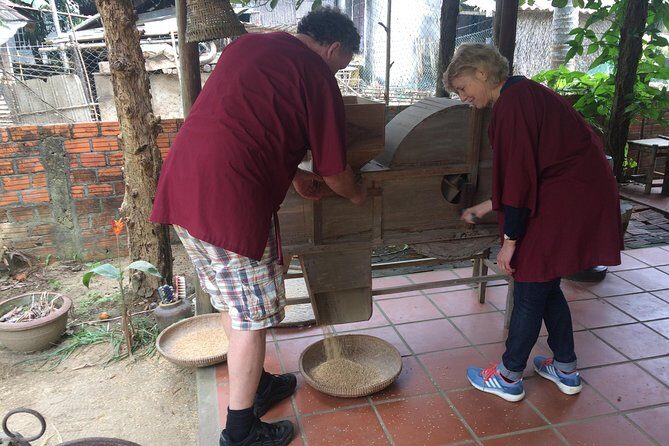 Hoi An countryside biking - Basket Boat - Vegetable village - Local home Cooking - Tra Que vegetable village: hands-on farming with outfits provided