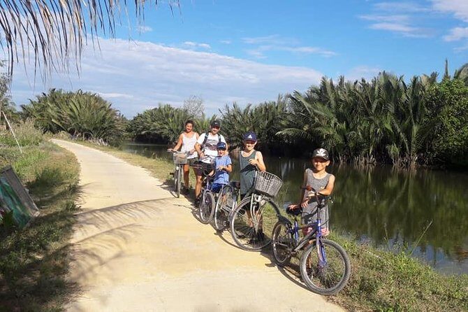 Hoi An Countryside Biking Tour(Vegetable village -basket boat - fishing village) - Tra Que Vegetable Village Work: Hands in the Soil, Not Just Photos