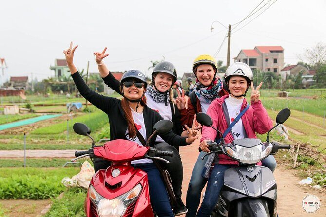 Hoi An Countryside Tour By Scooter With Lady Bikers - Stop 1: Tra Que Vegetable Village and lotus tea with gardeners