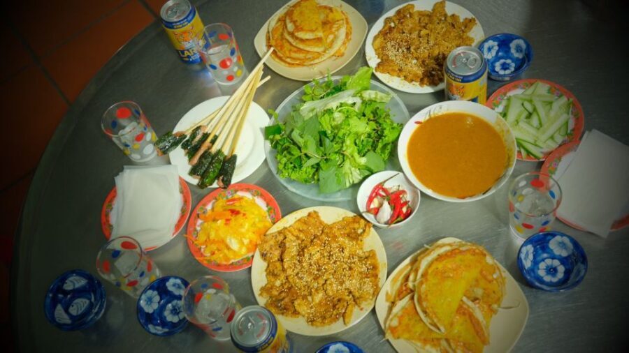 Hoi An: Evening Food Culture Tour by Vespa - Guides Who Tell the Story While You Eat