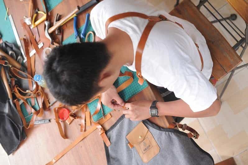 Hoi An: Experience Handmade Leather Making in Oldtown - Picking your leather color and project size (and making it feel personal)
