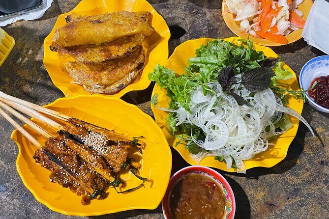 Hoi An Foldable Bamboo Silk Lantern and Evening Street Food Tour - Night market walk for 1 hour: seeing food culture after dark