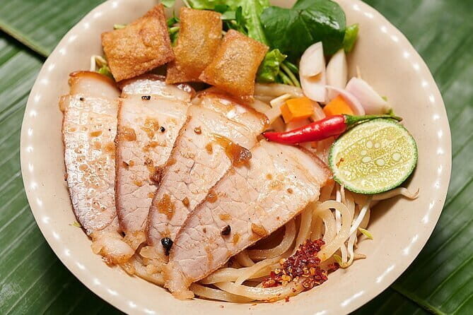 Hoi An food tour - Why Hoi An street food works so well on a night walk