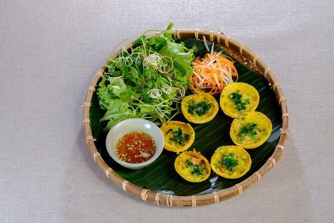 Hoi An Food Tour by Motorbike with Tastings and Dinner - Hoi An Market and the Famous Bread Shop Sandwich