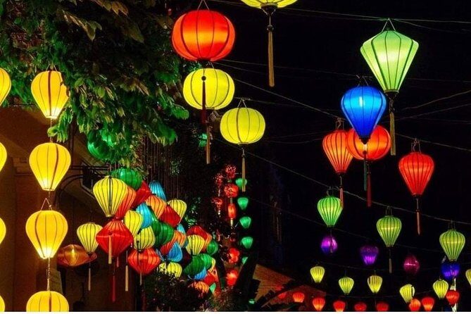 Hoi An Food Trail by Night with Boat Trip - Hoi An Ancient Town first: lantern lanes and the way the tour introduces the food