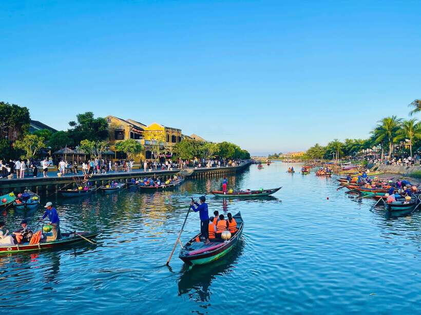 Hoi An: Hoai River Boat Ride with Flower Lantern Release - Ancient riverside houses: what you’ll see from the water