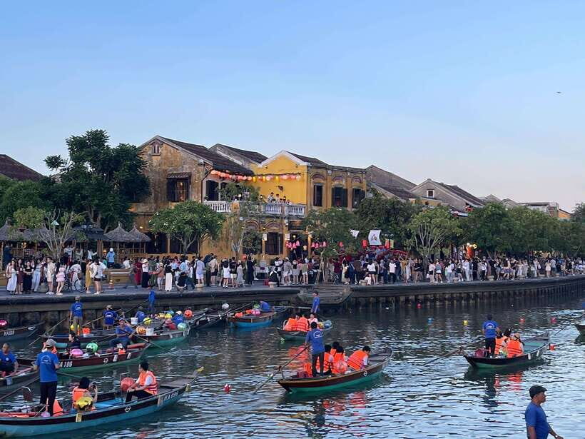 Hoi An: Hoai River Boat Ride with Flower Lantern Release - Who this Hoai River lantern ride suits best
