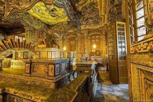 Hoi An: Imperial Hue And Hai Van Pass Full-day Tour - Perfume River boat ride and Thien Mu Pagoda: the calm middle