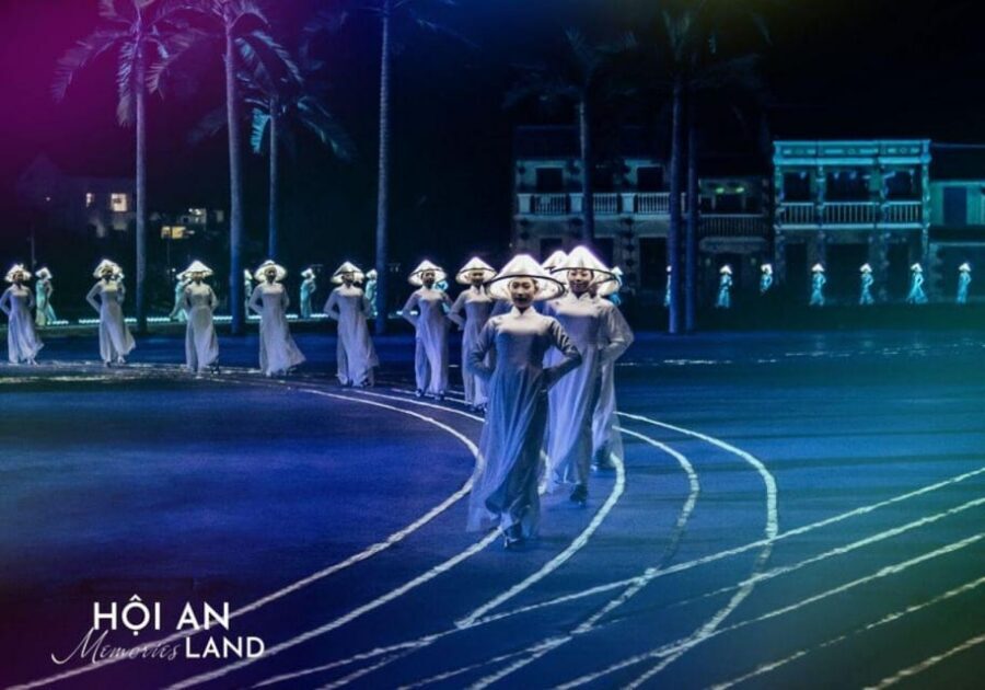 Hoi An Impression Show - Hoi An History - Seats and language: sit on the right side