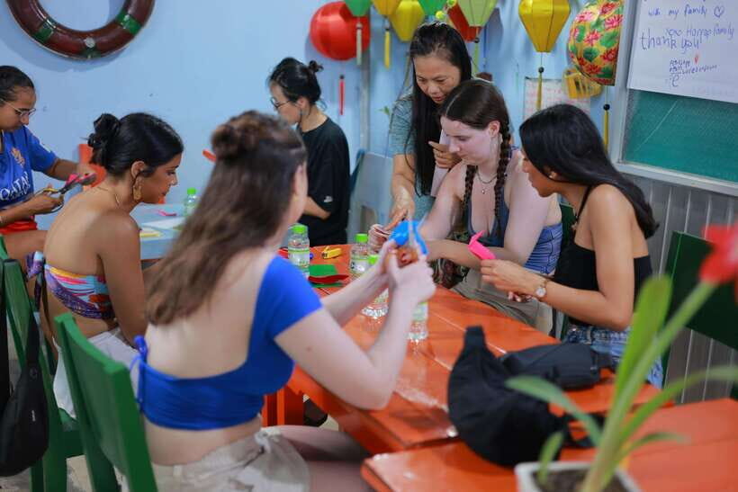 Hoi An : Lantern Boat Ride & Flower Lantern Making Class. - Thu Bon River Boat Ride: A Calm Window Through the Lantern Glow