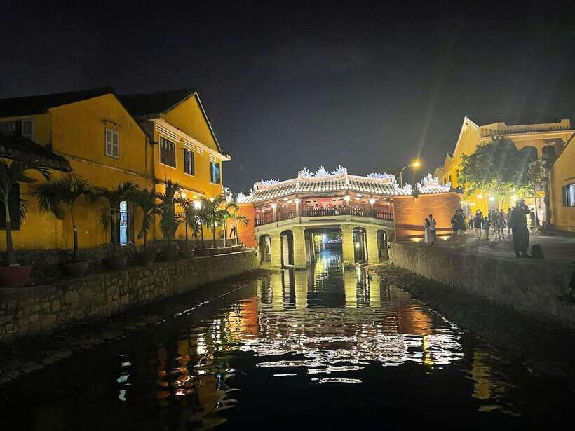 Hoi An: Lantern Boat Ride on the Hoai River - The lantern ritual: your wish, then let it go