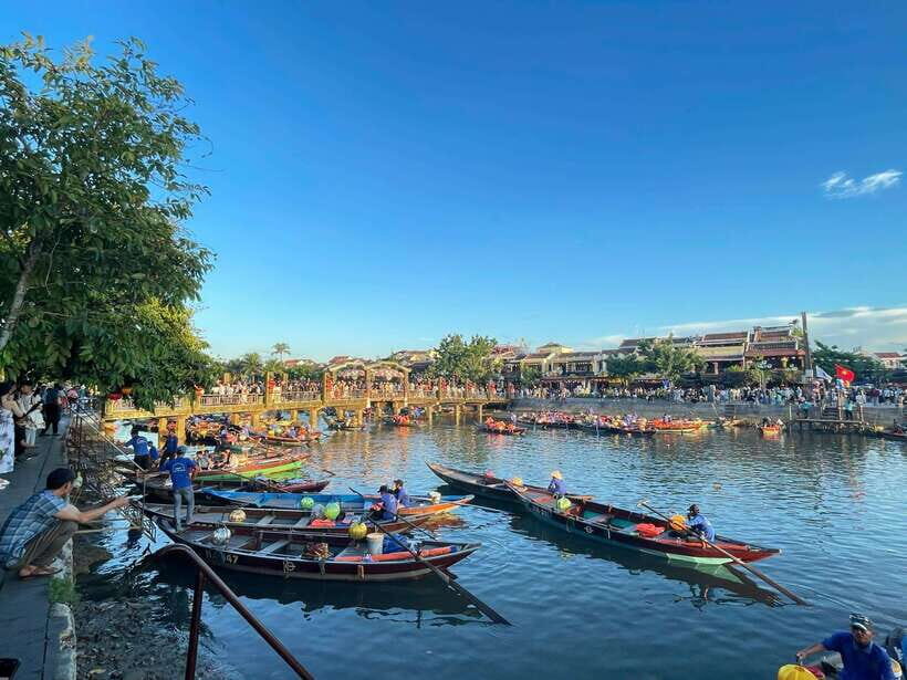 Hoi An: Lantern Boat Ride on the Hoai River - Timing and lines: when to go to keep the mood calm