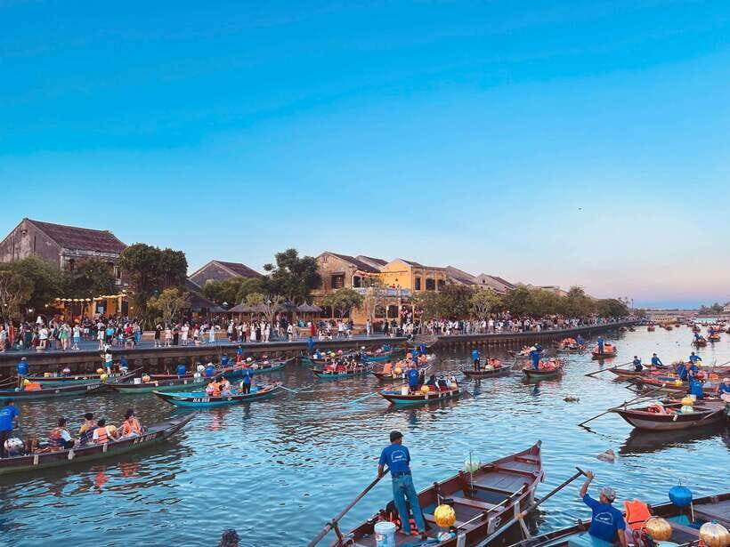Hoi An: Lantern Boat Ride on the Hoai River - Comfort, accessibility, and who should skip it