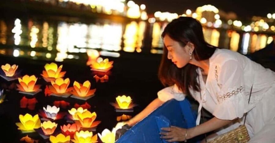 Hoi An Lantern Boat Ride on the Thu Bon River - Timing your ride for the smoothest boarding and photos