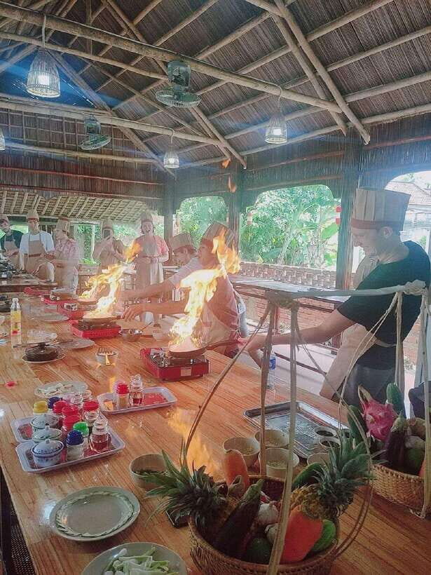 Hoi An :Lantern Making - Cooking Class -Coconut Basket Boat - Lantern making with craftsmen: a gift you can finish proudly