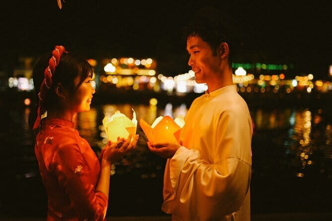 Hoi An Lantern Shop & Boat Photoshoot – Night Experience - Timing, Crowds, and Weather: When Night Shoots Feel Smooth vs. Tight
