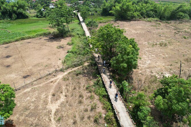 Hoi An Makers Tour by E-Bike - Meeting at 8:00 and settling into a safe ride