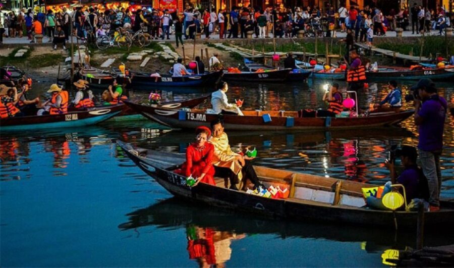 Hoi An : Night Boat Trip and Floating Lantern on Hoai River - Price and value: what $8 really buys you